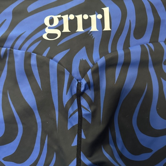 Grrrl athletic shorts, MMA, royal blue/black print, poly/spandex, ex cond - Picture 4 of 6